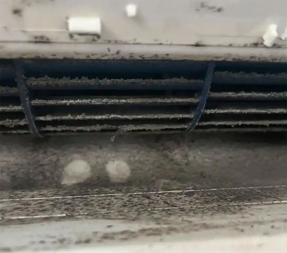 丰都空调吹的风有股烧焦味是怎么回事
